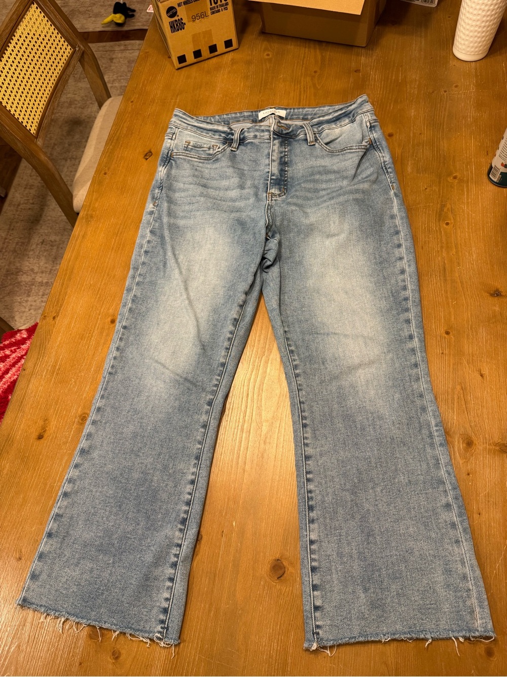 Light Blue Cropped Flare Jeans with Frayed Hem